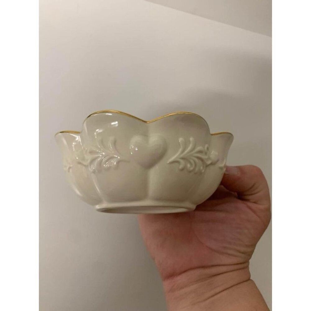 Lenox Ivory And Gold Heart Collection 4 inch Scalloped Bowl